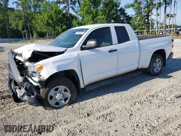 2016 Toyota Tundra SR z VIN 5TFRM5F15GX104090, wystawiony jako Copart lot #55453575 z przebiegiem 105 821 mil mil oraz Szkoda całkowita • Salvage title. Historia ofert i sprzedaży dostępna na DreamBid. Obrazek 1.