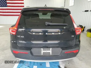 2021 Volvo XC40 Momentum z VIN YV4AC2HK8M2581963, wystawiony jako Copart lot #54700415 z przebiegiem 91 795 mil mil oraz Tytuł czysty. Historia ofert i sprzedaży dostępna na DreamBid. Obrazek 6.