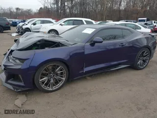 2019 Chevrolet Camaro ZL1 with VIN 1G1FK1R68K0144103, listed as a IAAI auction lot 41165256 with 33,563 mi miles. Bid and sale history available at carsss.com. Image 2.