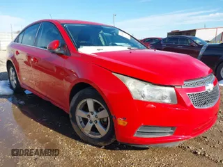 2014 Chevrolet Cruze 1LT z VIN 1G1PC5SB8E7119763, wystawiony jako IAAI lot #41380248 z przebiegiem 118 755 mil mil oraz . Historia ofert i sprzedaży dostępna na DreamBid. Obrazek 1.