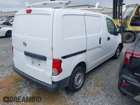 2015 Nissan NV200 SV with VIN 3N6CM0KNXFK710080, listed as a IAAI auction lot 41831172 with 144,397 mi miles. Bid and sale history available at carsss.com. Image 4.