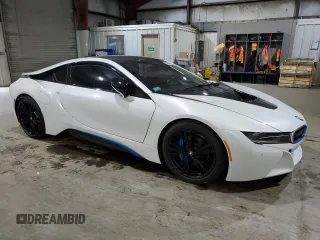 2015 BMW i8 z VIN WBY2Z2C50FV674452, wystawiony jako Copart lot #58845855 z przebiegiem 119 mil mil oraz Czysty tytuł • Clean title. Historia ofert i sprzedaży dostępna na DreamBid. Obrazek 4.