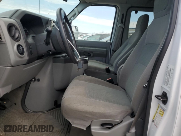 2013 Ford Econoline Passenger XL z VIN 1FBNE3BL6DDA95344, wystawiony jako Copart lot #53704825 z przebiegiem 204 281 mil mil oraz Czysty tytuł • Clean title. Historia ofert i sprzedaży dostępna na DreamBid. Obrazek 7.