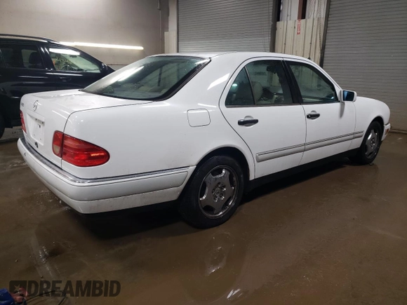 1997 Mercedes-Benz E-Class with VIN WDBJF72F6VA263199, listed as a Copart auction lot 43445715 with 121,444 mi miles and Salvage Title. Bid and sale history available at carsss.com. Image 3.