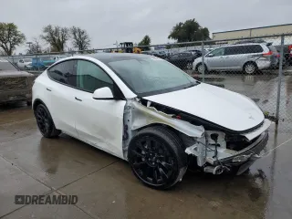 2022 Tesla Model Y Long Range with VIN 7SAYGDEE1NF491488, listed as a Copart auction lot 49266945 with 44,703 mi miles and Salvage Title. Bid and sale history available at carsss.com. Image 4.