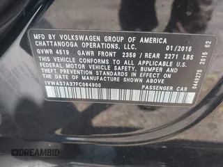 2015 Volkswagen Passat Limited Edition Edition z VIN 1VWAS7A37FC064900, wystawiony jako IAAI lot #42184766 z przebiegiem 184 905 mil mil oraz . Historia ofert i sprzedaży dostępna na DreamBid. Obrazek 9.