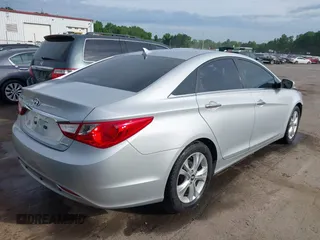 2011 Hyundai Sonata Limited z VIN 5NPEC4AC7BH079458, wystawiony jako IAAI lot #42083372 z przebiegiem 105 683 mil mil oraz . Historia ofert i sprzedaży dostępna na DreamBid. Obrazek 4.