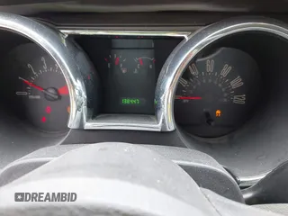 2005 Ford Mustang Deluxe z VIN 1ZVFT80N955128031, wystawiony jako IAAI lot #42557098 z przebiegiem 138 447 mil mil oraz . Historia ofert i sprzedaży dostępna na DreamBid. Obrazek 7.