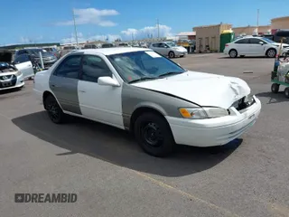1998 Toyota Camry LE z VIN JT2BG22KXW0126804, wystawiony jako IAAI lot #41625797 z przebiegiem 122 668 mil mil oraz . Historia ofert i sprzedaży dostępna na DreamBid. Obrazek 1.