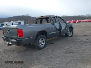 2006 Dodge Dakota ST with VIN 1D7HE22KX6S697744, listed as a IAAI auction lot 41837569 with Not Provided miles and . Bid and sale history available at carsss.com. Image 4.