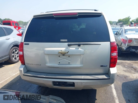 2007 Chevrolet Suburban LT with VIN 3GNFC16027G260735, listed as a IAAI auction lot 42584003 with 177,628 mi miles and . Bid and sale history available at DreamBid. Image 16.