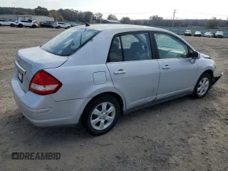 2007 Nissan Versa SL z VIN 3N1BC11EX7L454398, wystawiony jako Copart lot #78073444 z przebiegiem 94 568 mil mil oraz Szkoda całkowita • Salvage title. Historia ofert i sprzedaży dostępna na DreamBid. Obrazek 3.