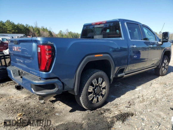 2024 GMC Sierra 2500HD Denali z VIN 1GT49REY5RF381137, wystawiony jako Copart lot #47956675 z przebiegiem 3 299 mil mil oraz Szkoda całkowita • Salvage title. Historia ofert i sprzedaży dostępna na DreamBid. Obrazek 3.