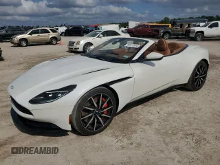 2020 Aston Martin DB11 z VIN SCFRMFCWXLGM09361, wystawiony jako Copart lot #80071914 z przebiegiem 10 972 mil mil oraz Szkody całkowita. Historia ofert i sprzedaży dostępna na DreamBid. Obrazek 1.