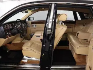 2007 Rolls-Royce Phantom z VIN SCA1S68547UX08408, wystawiony jako Copart lot #45595295 z przebiegiem 27 778 mil mil oraz Tytuł czysty. Historia ofert i sprzedaży dostępna na DreamBid. Obrazek 10.
