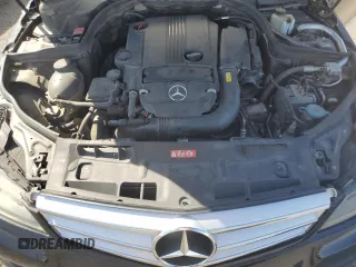 2013 Mercedes-Benz C 250 Sport с VIN WDDGF4HB9DA742932, выставлен на аукционе Copart как лот 63930105 с пробегом 177 550 миль миль и Чистый • Clean title. История ставок и продаж доступна на DreamBid. Изображение 11.