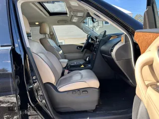 2023 Nissan Armada SL z VIN JN8AY2BA0P9401895, wystawiony jako Copart lot #46125965 z przebiegiem 60 906 mil mil oraz Czysty tytuł • Clean title. Historia ofert i sprzedaży dostępna na DreamBid. Obrazek 6.