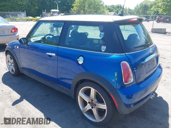 2006 MINI Hardtop S z VIN WMWRE33576TN29015, wystawiony jako IAAI lot #42362228 z przebiegiem 74 682 mil mil oraz . Historia ofert i sprzedaży dostępna na DreamBid. Obrazek 3.