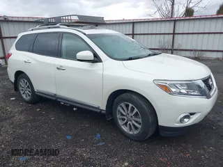 2015 Nissan Pathfinder S z VIN 5N1AR2MM7FC613156, wystawiony jako IAAI lot #41743155 z przebiegiem 69 498 mil mil oraz . Historia ofert i sprzedaży dostępna na DreamBid. Obrazek 1.