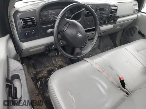2007 Ford F-250 XL z VIN 1FTNF20597EA22927, wystawiony jako Copart lot #46926365 z przebiegiem 175 976 mil mil oraz Czysty tytuł • Clean title. Historia ofert i sprzedaży dostępna na DreamBid. Obrazek 8.