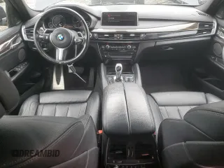 2018 BMW X6 xDrive35i z VIN 5UXKU2C52J0X49351, wystawiony jako Copart lot #55630745 z przebiegiem 139 605 mil mil oraz Tytuł czysty. Historia ofert i sprzedaży dostępna na DreamBid. Obrazek 8.