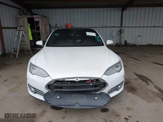 2015 Tesla Model S 85 kWh Battery with VIN 5YJSA1H11FFP75796, listed as a IAAI auction lot 41799524 with 1 mi miles. Bid and sale history available at carsss.com. Image 13.