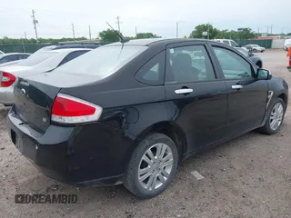 2008 Ford Focus SE z VIN 1FAHP35N88W201941, wystawiony jako IAAI lot #42209632 z przebiegiem 115 901 mil mil oraz . Historia ofert i sprzedaży dostępna na DreamBid. Obrazek 4.