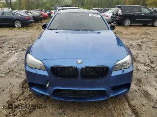 2013 BMW M5 z VIN WBSFV9C58DC772945, wystawiony jako Copart lot #55759565 z przebiegiem 78 125 mil mil oraz Tytuł czysty. Historia ofert i sprzedaży dostępna na DreamBid. Obrazek 5.
