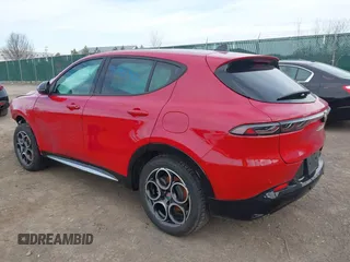 2024 Alfa Romeo Tonale Ti z VIN ZASPATCW8R3058676, wystawiony jako IAAI lot #41743432 z przebiegiem 7985 mil mil oraz . Historia ofert i sprzedaży dostępna na DreamBid. Obrazek 3.