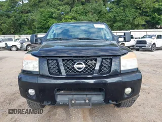 2011 Nissan Titan SL z VIN 1N6AA0EC4BN317674, wystawiony jako IAAI lot #42523569 z przebiegiem 208 045 mil mil oraz . Historia ofert i sprzedaży dostępna na DreamBid. Obrazek 12.