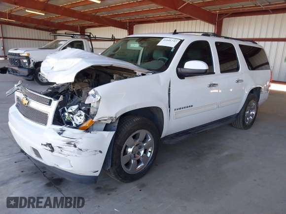 2014 Chevrolet Suburban LT with VIN 1GNSCJE04ER230536, listed as a IAAI auction lot 41666737 with 152,812 mi miles. Bid and sale history available at carsss.com. Image 17.