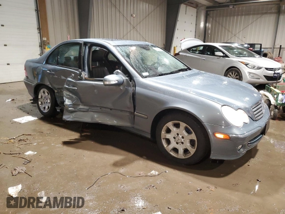 2005 Mercedes-Benz C 320 с VIN WDBRF84J15F662342, выставлен на аукционе Copart как лот 44009115 с пробегом 172 017 миль миль и Списание • Salvage title. История ставок и продаж доступна на DreamBid. Изображение 4.