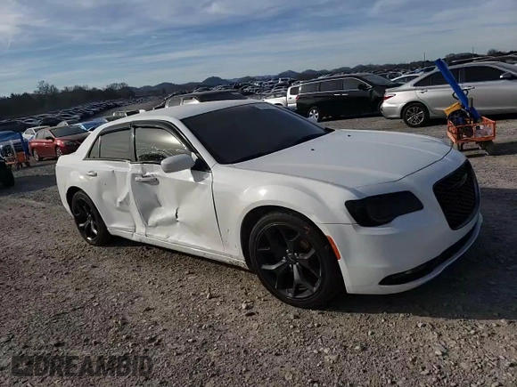 2020 Chrysler 300 S z VIN 2C3CCABG9LH189580, wystawiony jako Copart lot #49543645 z przebiegiem 76 980 mil mil oraz Szkoda całkowita • Salvage title. Historia ofert i sprzedaży dostępna na DreamBid. Obrazek 11.