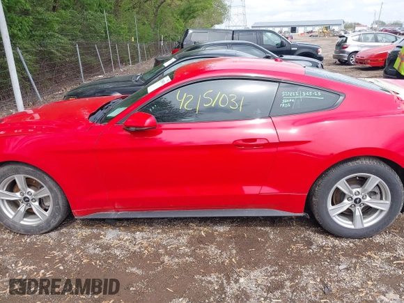 2020 Ford Mustang EcoBoost z VIN 1FA6P8TH2L5122958, wystawiony jako IAAI lot #42151031 z przebiegiem 47 793 mil mil oraz . Historia ofert i sprzedaży dostępna na DreamBid. Obrazek 14.