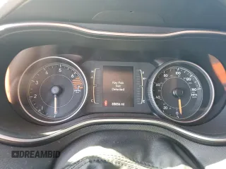 2019 Jeep Cherokee Latitude Plus z VIN 1C4PJMLB0KD112955, wystawiony jako Copart lot #58196135 z przebiegiem 85 856 mil mil oraz Szkoda całkowita • Salvage title. Historia ofert i sprzedaży dostępna na DreamBid. Obrazek 9.