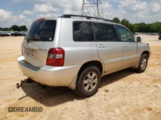 2005 Toyota Highlander with VIN JTEEP21A750111748, listed as a Copart auction lot 57151765 with 324,870 mi miles and Clean Title. Bid and sale history available at DreamBid. Image 3.