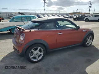 2013 MINI Coupe S z VIN WMWSX3C59DT466802, wystawiony jako Copart lot #56860965 z przebiegiem 88 053 mil mil oraz Szkoda całkowita • Salvage title. Historia ofert i sprzedaży dostępna na DreamBid. Obrazek 3.
