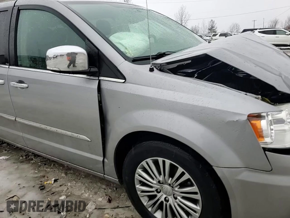 2014 Chrysler Town & Country Touring-L with VIN 2C4RC1CG7ER329627, listed as a Copart auction lot 43019185 with 204,542 mi miles and Clean Title. Bid and sale history available at carsss.com. Image 12.