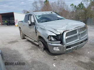2018 Ram 2500 Laramie z VIN 3C6UR5FL6JG338593, wystawiony jako IAAI lot #41325579 z przebiegiem 83 063 mil mil oraz . Historia ofert i sprzedaży dostępna na DreamBid. Obrazek 1.