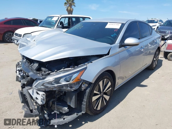2022 Nissan Altima 2.5 SV with VIN 1N4BL4DV3NN380173, listed as a IAAI auction lot 41861588 with 56,608 mi miles. Bid and sale history available at carsss.com. Image 2.
