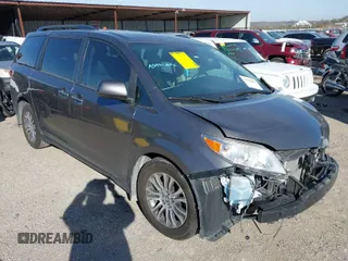 2020 Toyota Sienna XLE Auto Access Seat with VIN 5TDYZ3DC9LS049133, listed as a IAAI auction lot 41705488 with 62,216 mi miles. Bid and sale history available at carsss.com. Image 1.