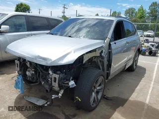 2022 Volkswagen Tiguan SE R-Line Black z VIN 3VV8B7AX9NM093043, wystawiony jako IAAI lot #42290191 z przebiegiem 55 136 mil mil oraz . Historia ofert i sprzedaży dostępna na DreamBid. Obrazek 17.