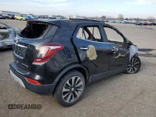 2020 Buick Encore Essence z VIN KL4CJGSB7LB048177, wystawiony jako Copart lot #89152405 z przebiegiem Nie podano mil oraz Nie do naprawy. Historia ofert i sprzedaży dostępna na DreamBid. Obrazek 3.