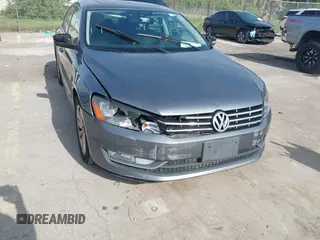 2013 Volkswagen Passat SEL Premium z VIN 1VWCP7A35DC013404, wystawiony jako IAAI lot #42452886 z przebiegiem Nie podano mil oraz . Historia ofert i sprzedaży dostępna na DreamBid. Obrazek 6.
