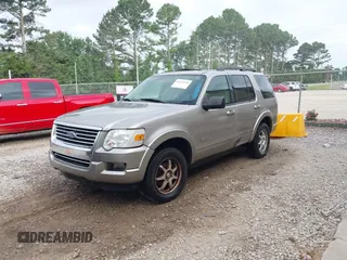 2008 Ford Explorer XLT z VIN 1FMEU73E88UA03948, wystawiony jako IAAI lot #42431950 z przebiegiem 210 050 mil mil oraz . Historia ofert i sprzedaży dostępna na DreamBid. Obrazek 2.