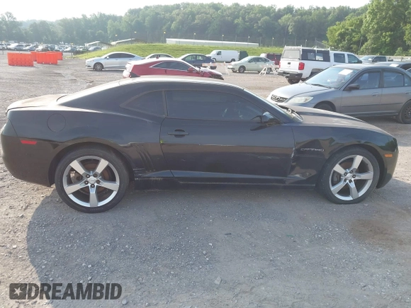 2011 Chevrolet Camaro 2LS z VIN 2G1FA1ED2B9135538, wystawiony jako IAAI lot #42294991 z przebiegiem 173 126 mil mil oraz . Historia ofert i sprzedaży dostępna na DreamBid. Obrazek 13.
