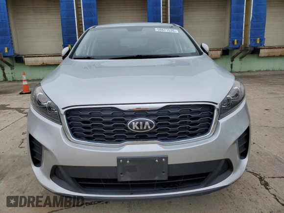 2019 Kia Sorento LX z VIN 5XYPG4A52KG489297, wystawiony jako Copart lot #58671535 z przebiegiem 108 750 mil mil oraz Czysty tytuł • Clean title. Historia ofert i sprzedaży dostępna na DreamBid. Obrazek 5.