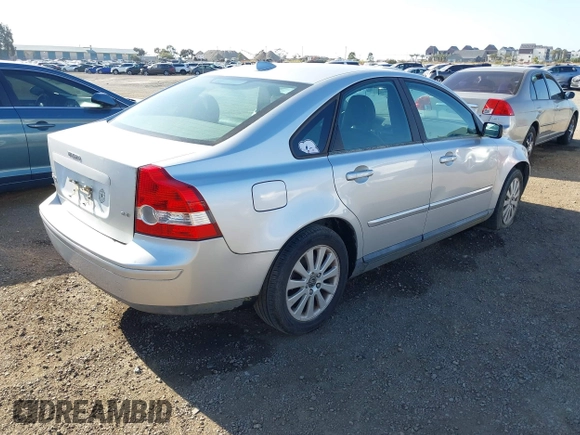 2005 Volvo S40 with VIN YV1MS390X52115002, listed as a IAAI auction lot 42095698 with 261,592 mi miles. Bid and sale history available at carsss.com. Image 4.