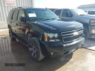 2012 Chevrolet Tahoe LT z VIN 1GNSKBE0XCR100508, wystawiony jako IAAI lot #41742175 z przebiegiem 237 443 mil mil oraz . Historia ofert i sprzedaży dostępna na DreamBid. Obrazek 1.