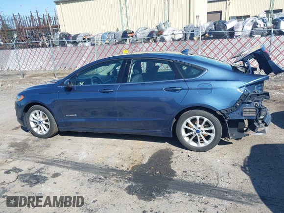 2019 Ford Fusion SE with VIN 3FA6P0LU8KR131951, listed as a IAAI auction lot 41908428 with 58,611 mi miles and . Bid and sale history available at DreamBid. Image 14.